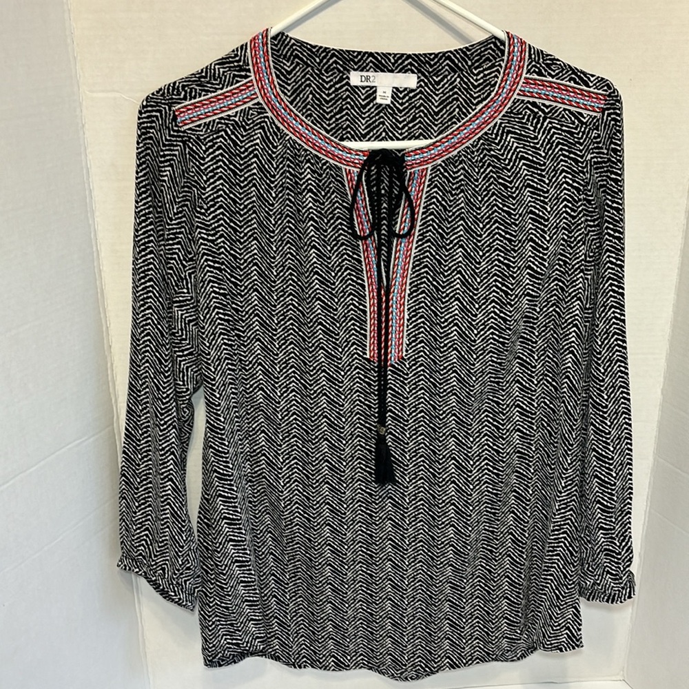 DR2 Tassel Tie Tunic Top Blouse Size M Black White  Embroidered Trim 3/4 Sleeve